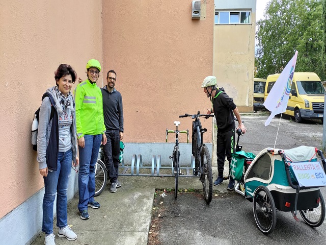 Ciampino sostenibile, nuove rastrelliere nei plessi delle scuole Biroli e Rodari