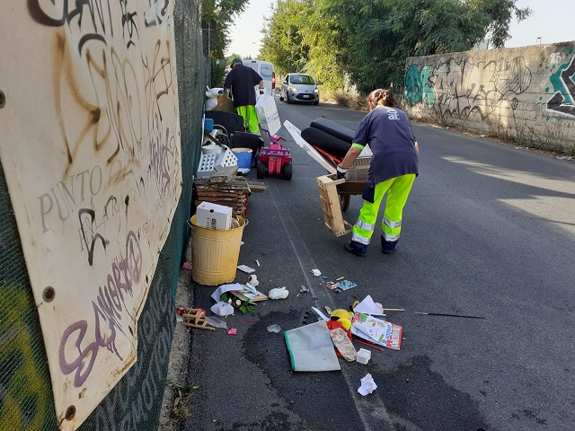 Decoro a Ciampino, rimossi i rifiuti abbandonati in via Lucrezia Romana