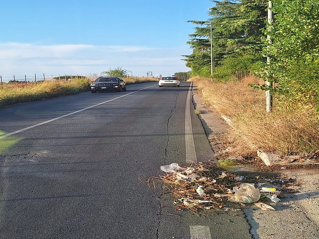 Decoro a Ciampino, rimossi i rifiuti abbandonati in via del Sassone