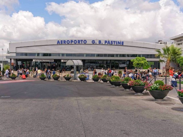 Aeroporto internazionale Giovan Battista Pastine