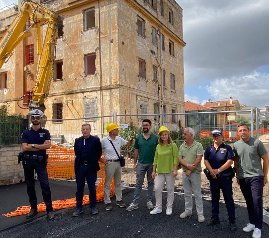 Edilizia popolare a Ciampino, avviata la demolizione nel cantiere di via Lucrezia Romana