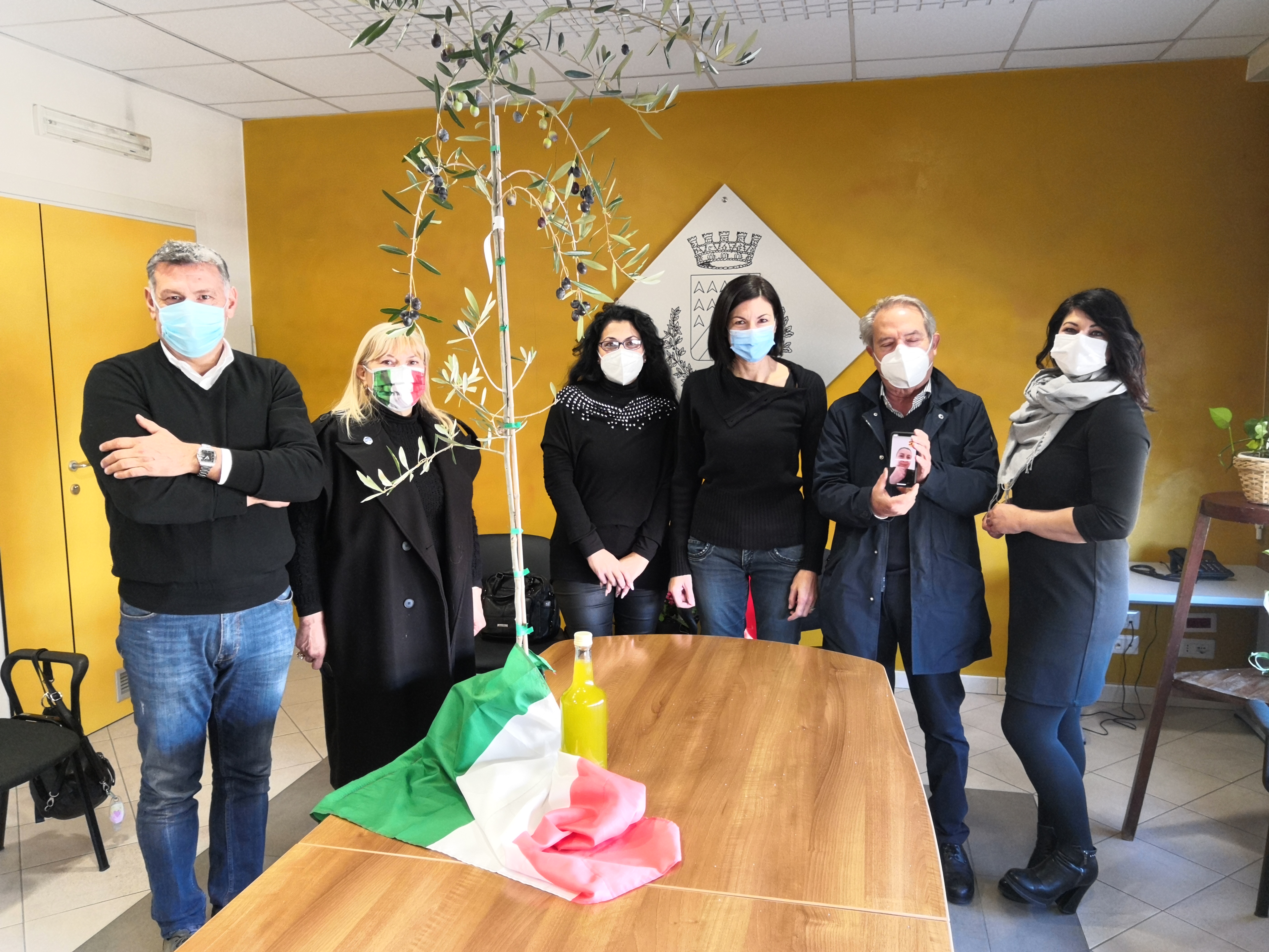 Comunicato Stampa del Comune di Ciampino - Giornata Nazionale degli Alberi: il Sindaco Ballico ringrazia il gruppo di FdI per l’ulivo donato alla Città