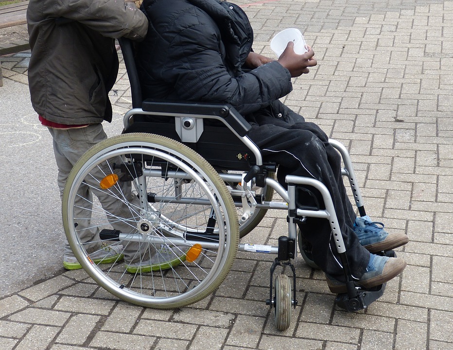 Servizio sociale, avviso pubblico per interventi in favore di persone affette da disabilità gravissima
