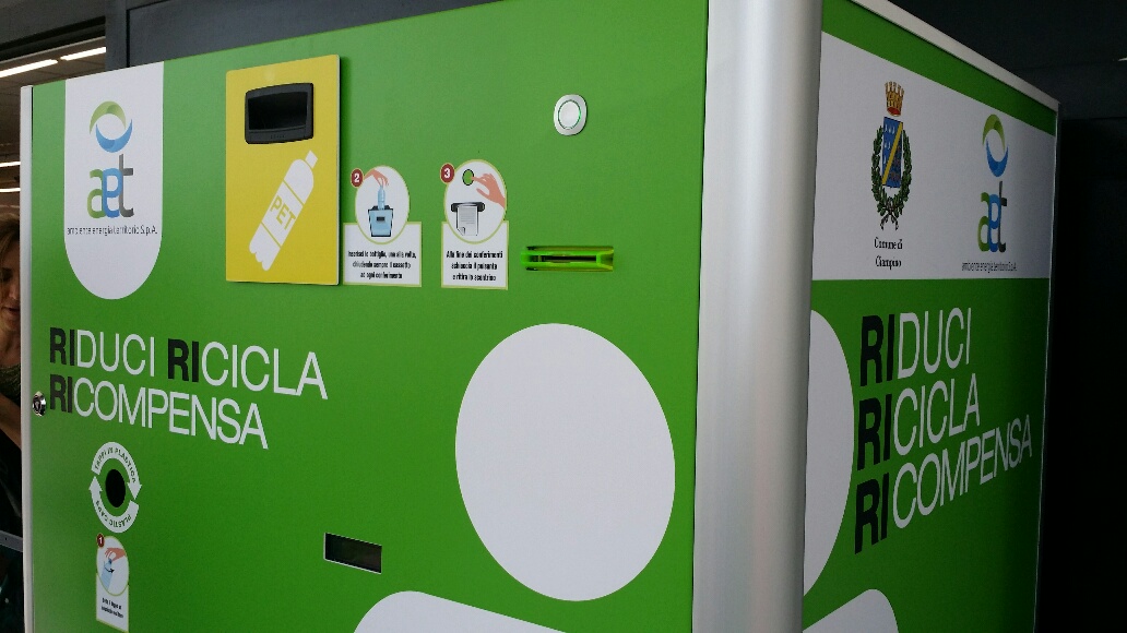 "Riduci, ricicla e ricompensa". Inaugurato a Ciampino l'eco-compattatore per gli imballaggi di plastica/pet
